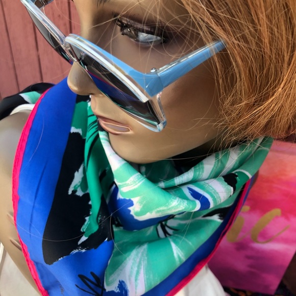 Vintage Pierre Cardin Paris Silk Scarf flowers - Picture 7 of 7